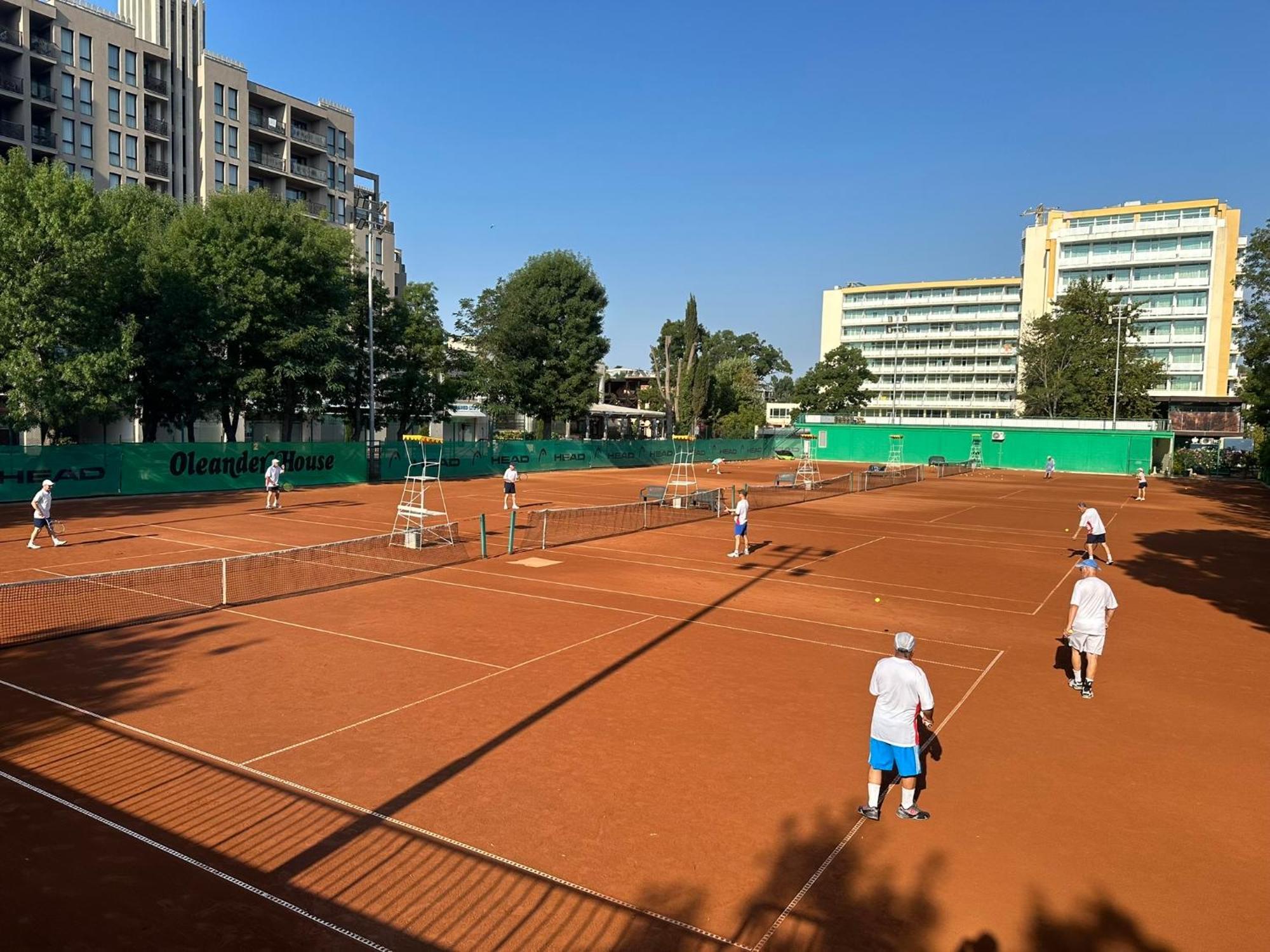 Oleander House And Tennis Club Napospart Kültér fotó