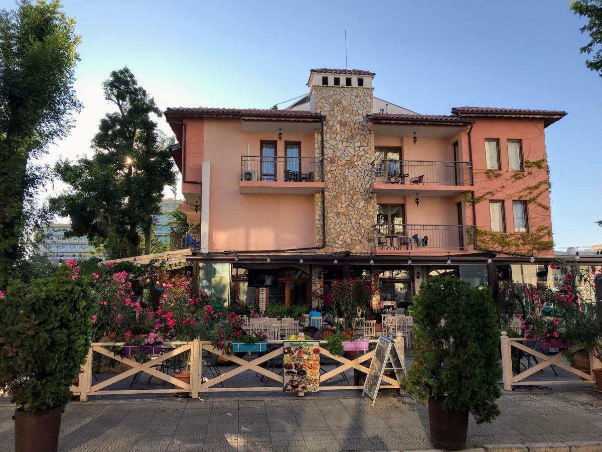 Oleander House And Tennis Club Napospart Kültér fotó